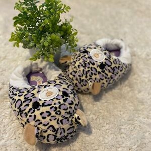($9 shoes) 3 pair for $15 Girls' Squishmallow Kids Cheetah Slippers  4-5 Ashlyn